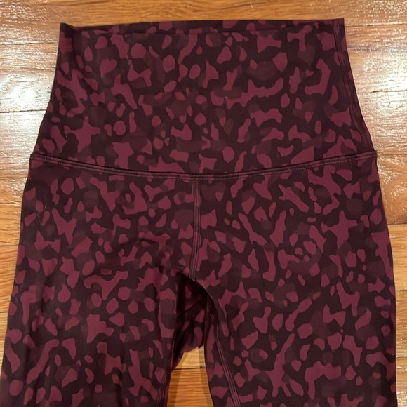 Lululemon maroon leopard camouflage leggings. Size 2 - Picture 3 of 3